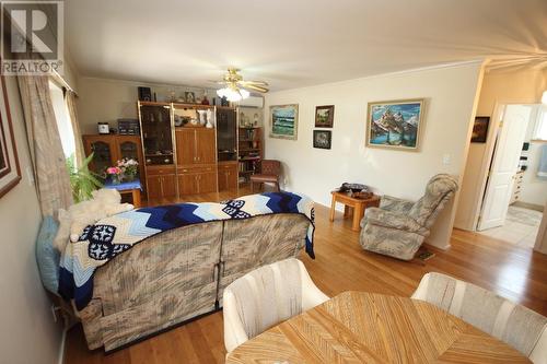 945 Kingfisher Place, Oliver, BC - Indoor Photo Showing Living Room