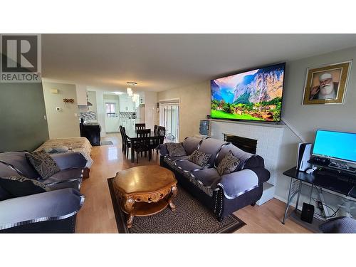 6437 Meadows Dr Unit# 4, Oliver, BC - Indoor Photo Showing Living Room