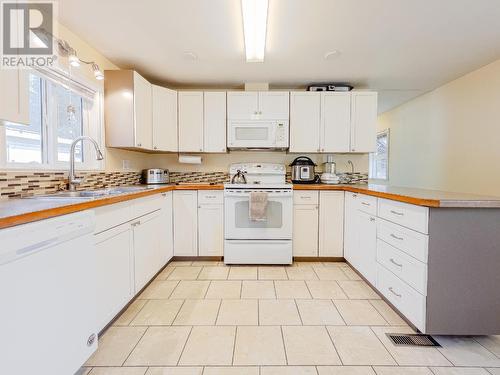 4904 Birch Lane, Barriere, BC - Indoor Photo Showing Kitchen With Double Sink