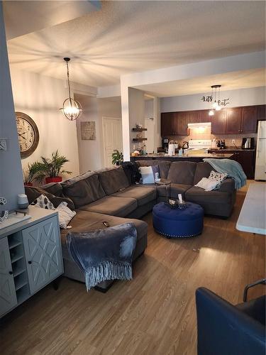 5070 Fairview Street|Unit #105, Burlington, ON - Indoor Photo Showing Living Room