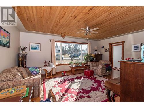 3969 7Th Avenue, Smithers, BC - Indoor Photo Showing Living Room