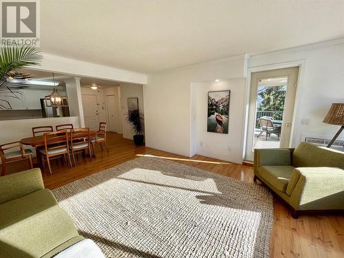 1002 Riverside Avenue Unit# 207, Sicamous, BC - Indoor Photo Showing Living Room