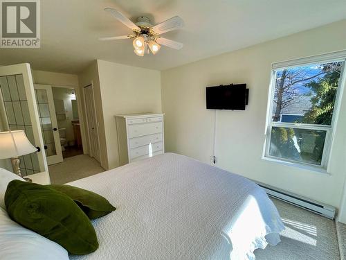 1002 Riverside Avenue Unit# 207, Sicamous, BC - Indoor Photo Showing Bedroom
