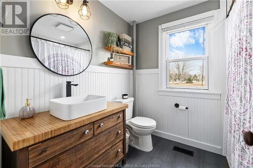 951 Elmwood Dr, Moncton, NB - Indoor Photo Showing Bathroom
