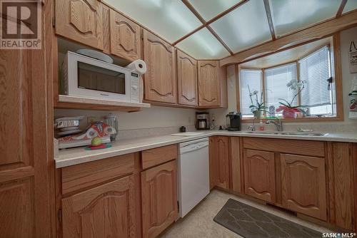 41 Dahlia Crescent, Moose Jaw, SK - Indoor Photo Showing Kitchen
