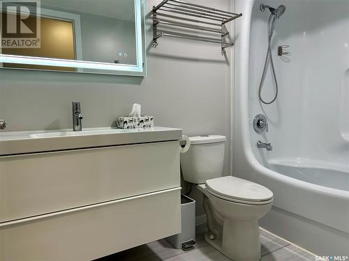 123 960 Assiniboine Avenue E, Regina, SK - Indoor Photo Showing Bathroom