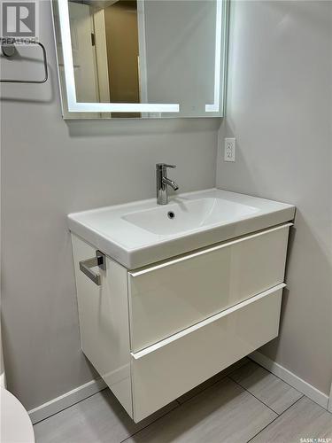 123 960 Assiniboine Avenue E, Regina, SK - Indoor Photo Showing Bathroom