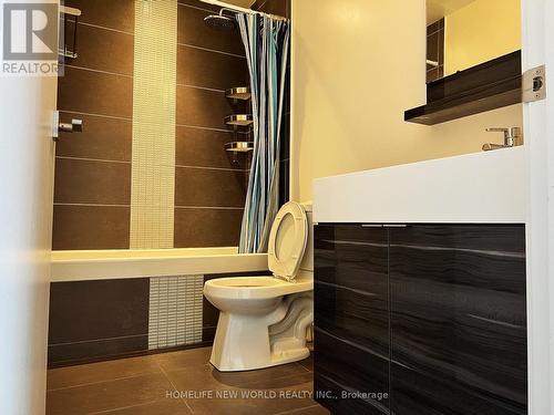 1007 - 28 Avondale Avenue, Toronto, ON - Indoor Photo Showing Bathroom