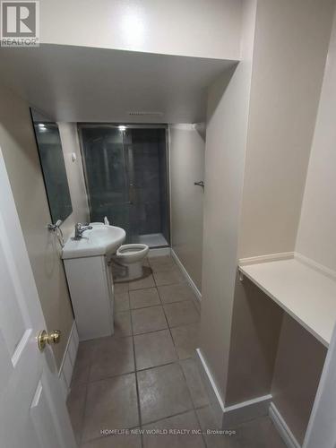 4 Goldwin B2 Avenue, Toronto, ON - Indoor Photo Showing Bathroom