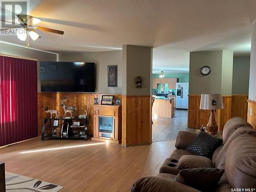 9Km West Of Makwa, Loon Lake Rm No. 561, SK - Indoor Photo Showing Living Room