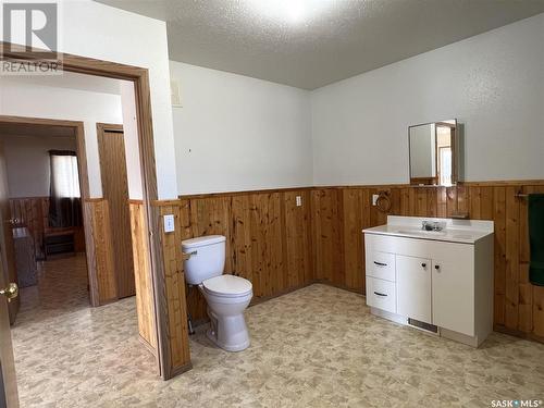 9Km West Of Makwa, Loon Lake Rm No. 561, SK - Indoor Photo Showing Bathroom