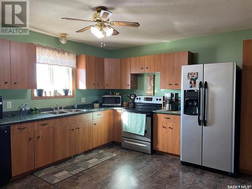 9Km West Of Makwa, Loon Lake Rm No. 561, SK - Indoor Photo Showing Kitchen With Double Sink