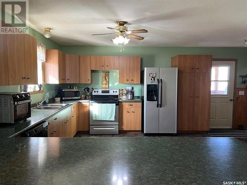 9Km West Of Makwa, Loon Lake Rm No. 561, SK - Indoor Photo Showing Kitchen With Double Sink