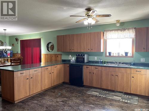 9Km West Of Makwa, Loon Lake Rm No. 561, SK - Indoor Photo Showing Kitchen With Double Sink