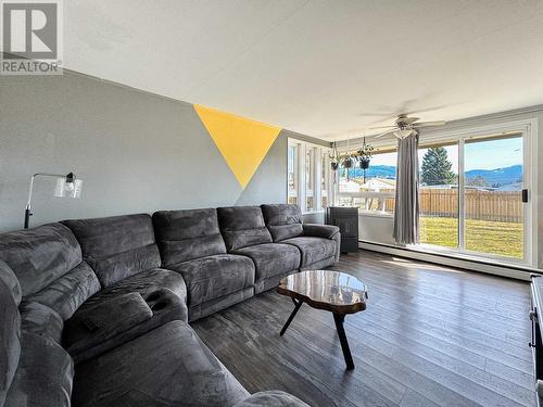 29 Saguenay Street, Kitimat, BC - Indoor Photo Showing Living Room