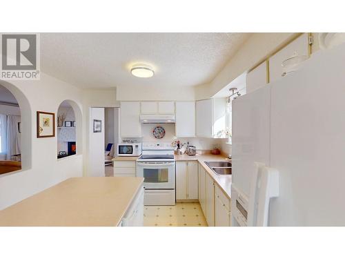 750 Callanan Street, Quesnel, BC - Indoor Photo Showing Kitchen