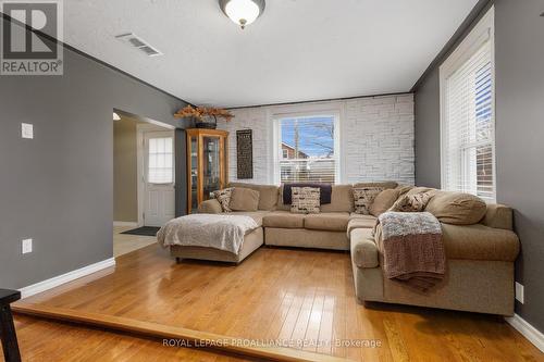 24 Grove Street, Belleville, ON - Indoor Photo Showing Living Room