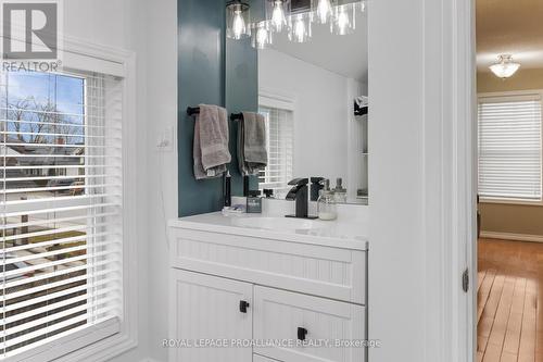 24 Grove Street, Belleville, ON - Indoor Photo Showing Bathroom