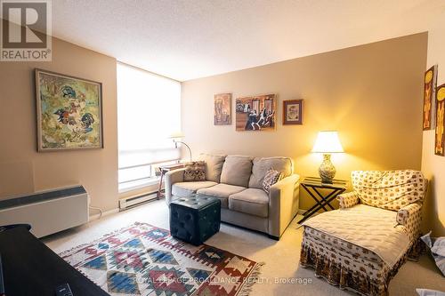 #404 -350 Front St, Belleville, ON - Indoor Photo Showing Living Room
