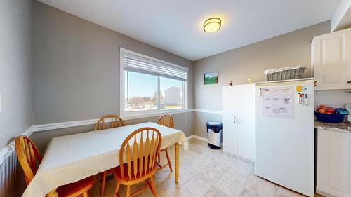 2213 3Rd Street N, Cranbrook, BC - Indoor Photo Showing Kitchen