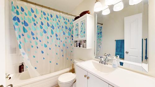 2213 3Rd Street N, Cranbrook, BC - Indoor Photo Showing Bathroom
