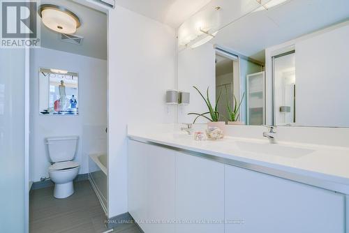 #1104 -150 Sudbury St, Toronto, ON - Indoor Photo Showing Bathroom
