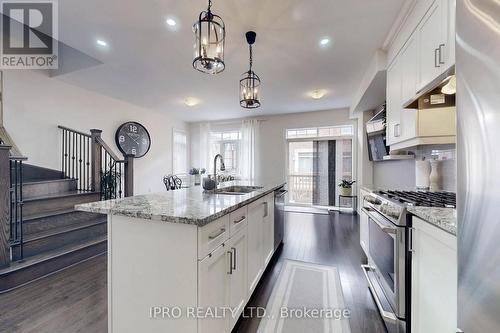 1 Queen Mary Crt, Vaughan, ON - Indoor Photo Showing Kitchen With Upgraded Kitchen