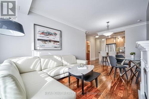 #1203 -662 Sheppard Ave E, Toronto, ON - Indoor Photo Showing Living Room