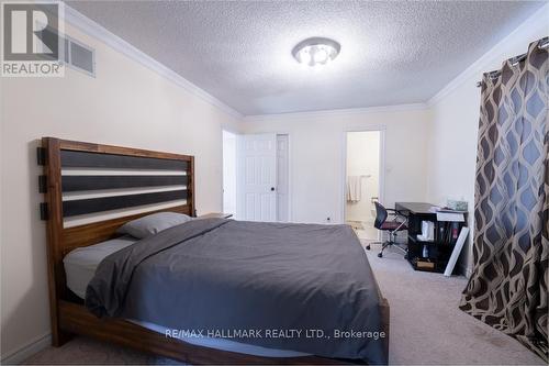 59 Oatlands Cres, Richmond Hill, ON - Indoor Photo Showing Bedroom