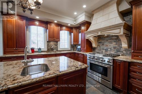 59 Oatlands Crescent, Richmond Hill, ON - Indoor Photo Showing Kitchen With Upgraded Kitchen