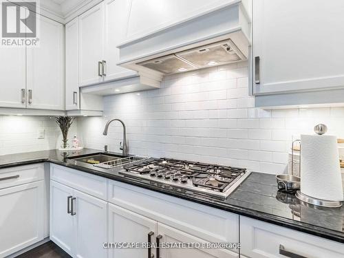#504B -1 Elizabeth St, Burlington, ON - Indoor Photo Showing Kitchen With Upgraded Kitchen