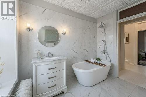 54 Bruce Street, Cambridge, ON - Indoor Photo Showing Bathroom
