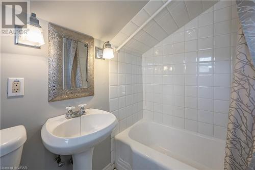 54 Bruce Street, Cambridge, ON - Indoor Photo Showing Bathroom
