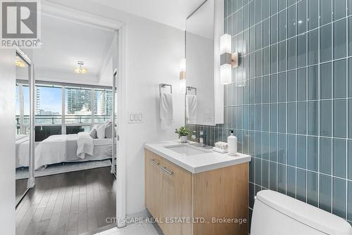 #2304 -80 John St, Toronto, ON - Indoor Photo Showing Bathroom