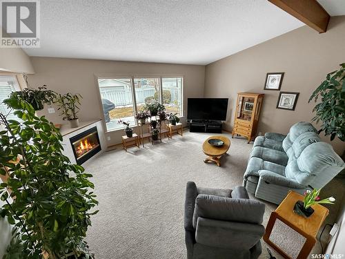 1130 Jubilee Drive, Swift Current, SK - Indoor Photo Showing Living Room With Fireplace