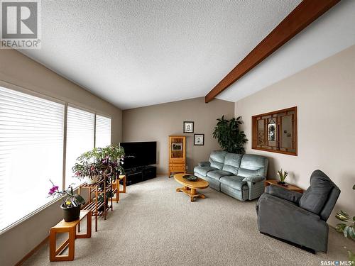 1130 Jubilee Drive, Swift Current, SK - Indoor Photo Showing Living Room