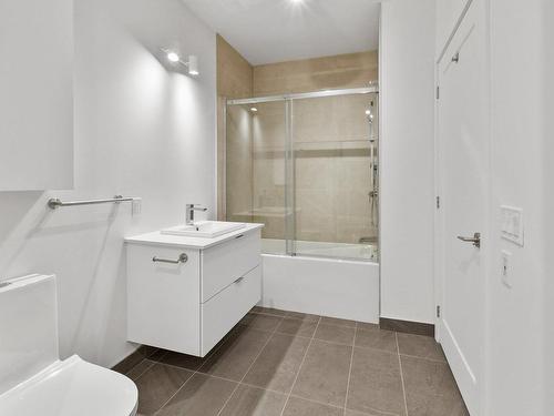 Bathroom - 507-2121 Av. Papineau, Montréal (Ville-Marie), QC - Indoor Photo Showing Bathroom
