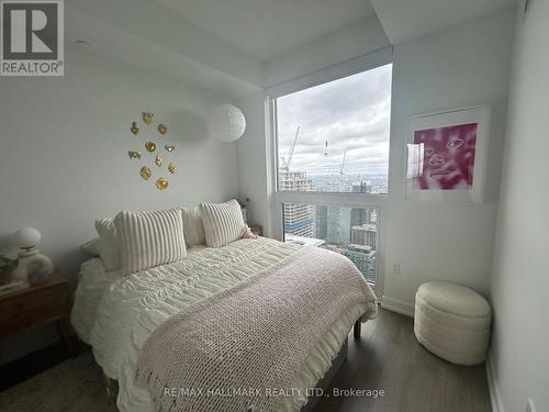 4010 - 39 Roehampton Avenue, Toronto, ON - Indoor Photo Showing Bedroom