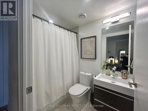 #4010 -39 Roehampton Ave, Toronto, ON - Indoor Photo Showing Bathroom