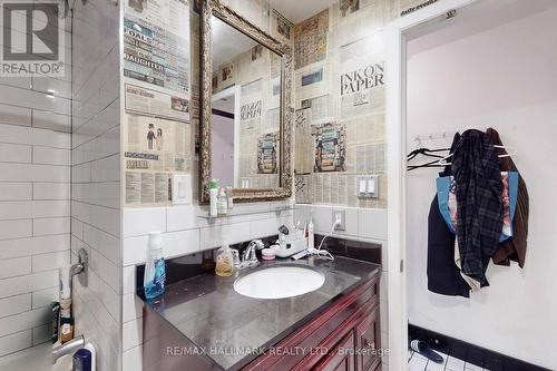 534 Queen St E, Toronto, ON - Indoor Photo Showing Bathroom