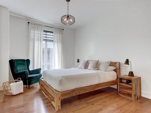 Master bedroom - 301-2405 Place Des Tilleuls, Saint-Bruno-De-Montarville, QC - Indoor Photo Showing Bedroom