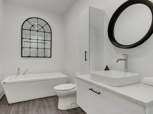 Ensuite bathroom - 301-2405 Place Des Tilleuls, Saint-Bruno-De-Montarville, QC - Indoor Photo Showing Bathroom