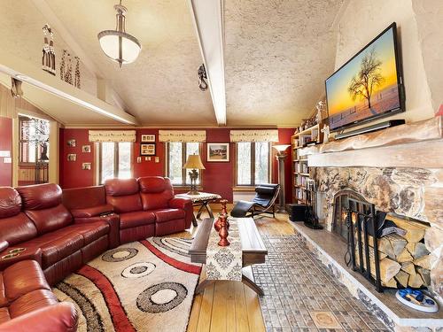 Salon - 6550 Rue De La Bataille, La Prairie, QC - Indoor Photo Showing Living Room With Fireplace