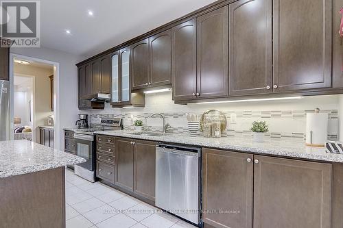224 The Meadows Ave, Markham, ON - Indoor Photo Showing Kitchen With Upgraded Kitchen