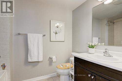 224 The Meadows Avenue, Markham, ON - Indoor Photo Showing Bathroom