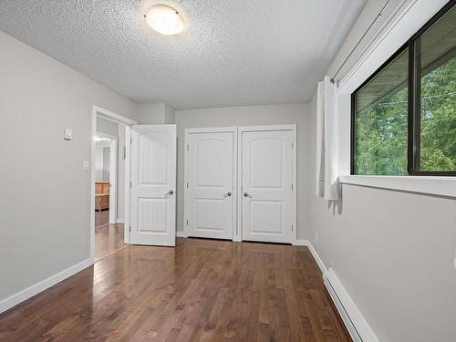 1045 Koen Rd, Whiskey Creek, BC - Indoor Photo Showing Other Room