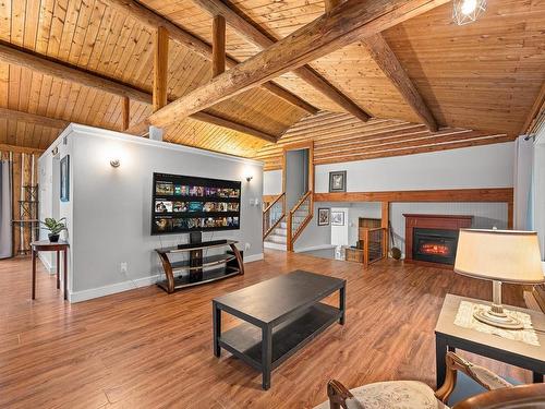 1045 Koen Rd, Whiskey Creek, BC - Indoor Photo Showing Living Room With Fireplace