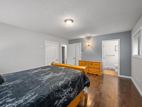 1045 Koen Rd, Whiskey Creek, BC - Indoor Photo Showing Bedroom
