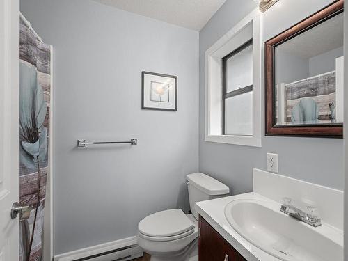 1045 Koen Rd, Whiskey Creek, BC - Indoor Photo Showing Bathroom