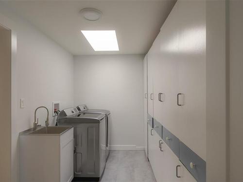920 Deloume Rd, Mill Bay, BC - Indoor Photo Showing Laundry Room